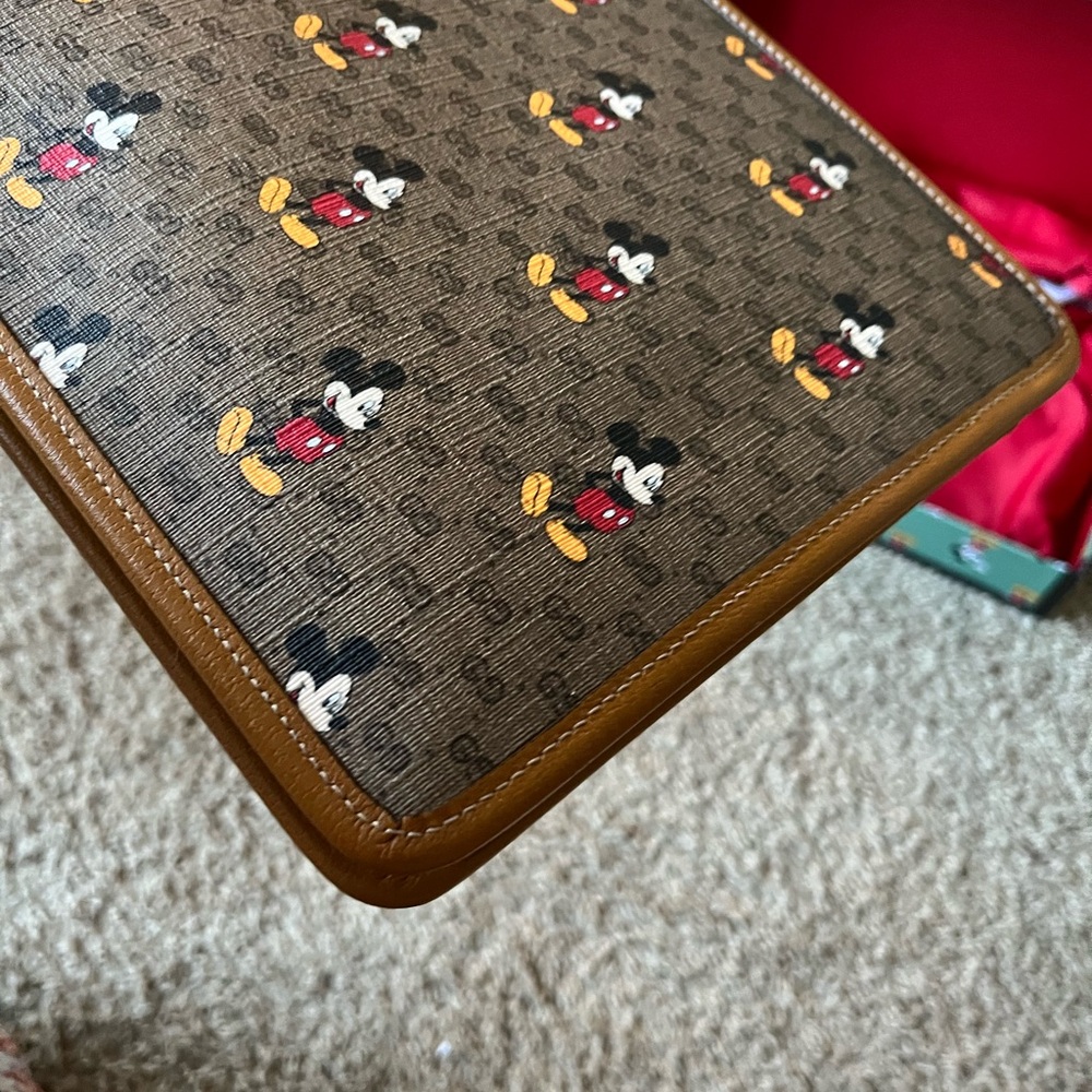 Gucci x Disney Mickey Mouse Canvas Zip Around Portfolio NWT - Picture 13 of 15